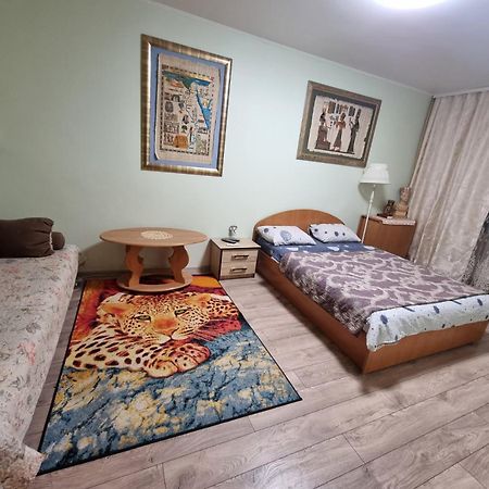 House Hotel Apartments 2 Ровно Экстерьер фото